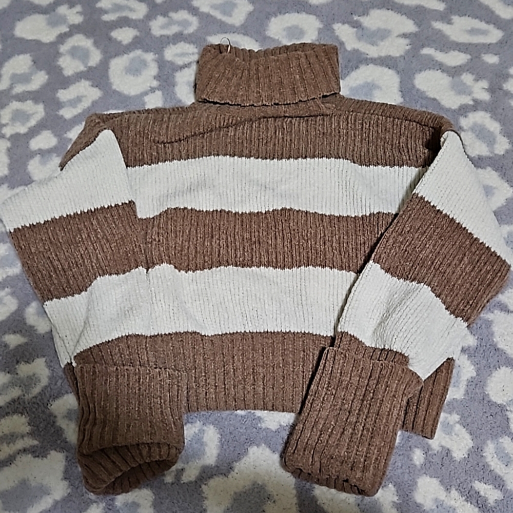 Long sleeve crop sweater large